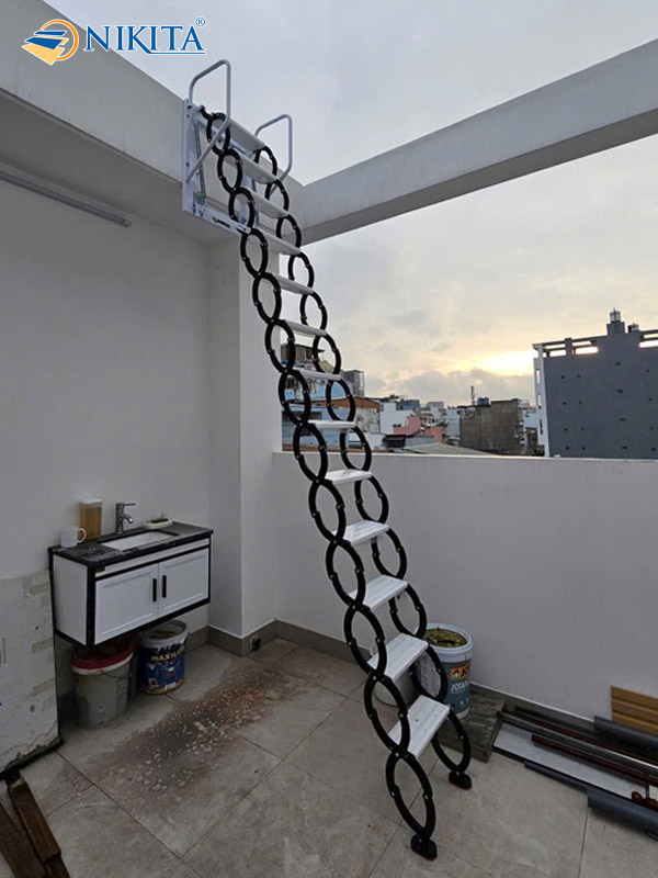 Cầu thang nhôm ốp tường, thang gác mái 3m2, 13 bậc, 60 x 70cm,